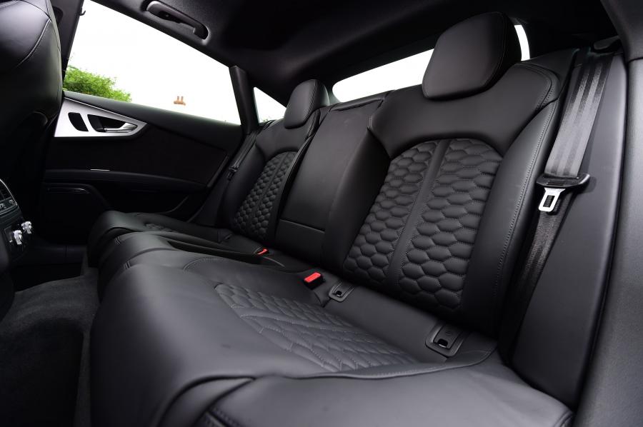 Интерьер Audi RS7 Sportback Performance 2016 года  (UK) (фото 5 из 21)